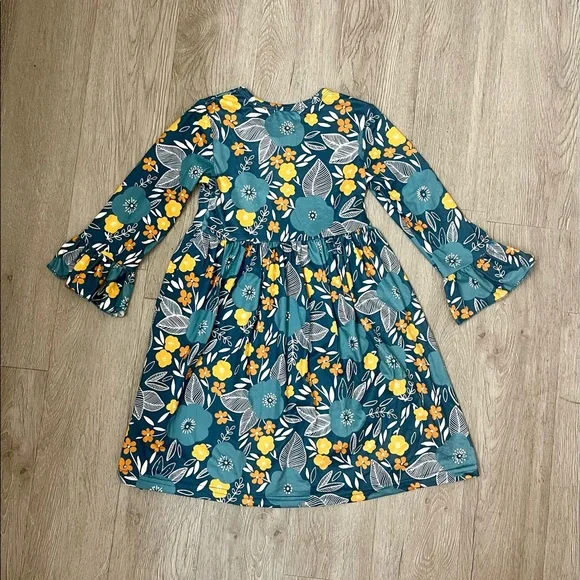 Adorable long sleeved floral dress in size 4T. - Picture 1 of 2